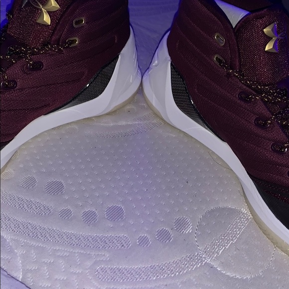 STEPHEN CURRY UNDER ARMOUR MAGI 3 BASKETBALL SHOES - Picture 2 of 5